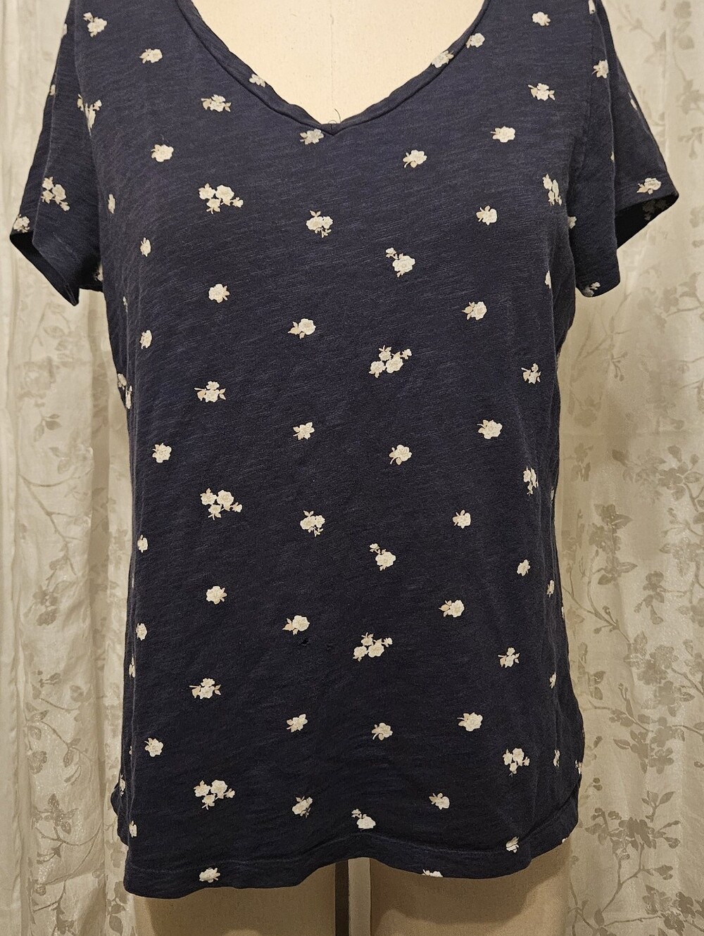 Sonoma Life + Style 100% Cotton Navy Blue Everyday Tee With Flower Print